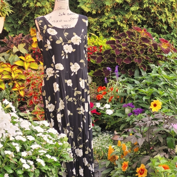 Teddi Dresses & Skirts - Flowered Maxi Dress
